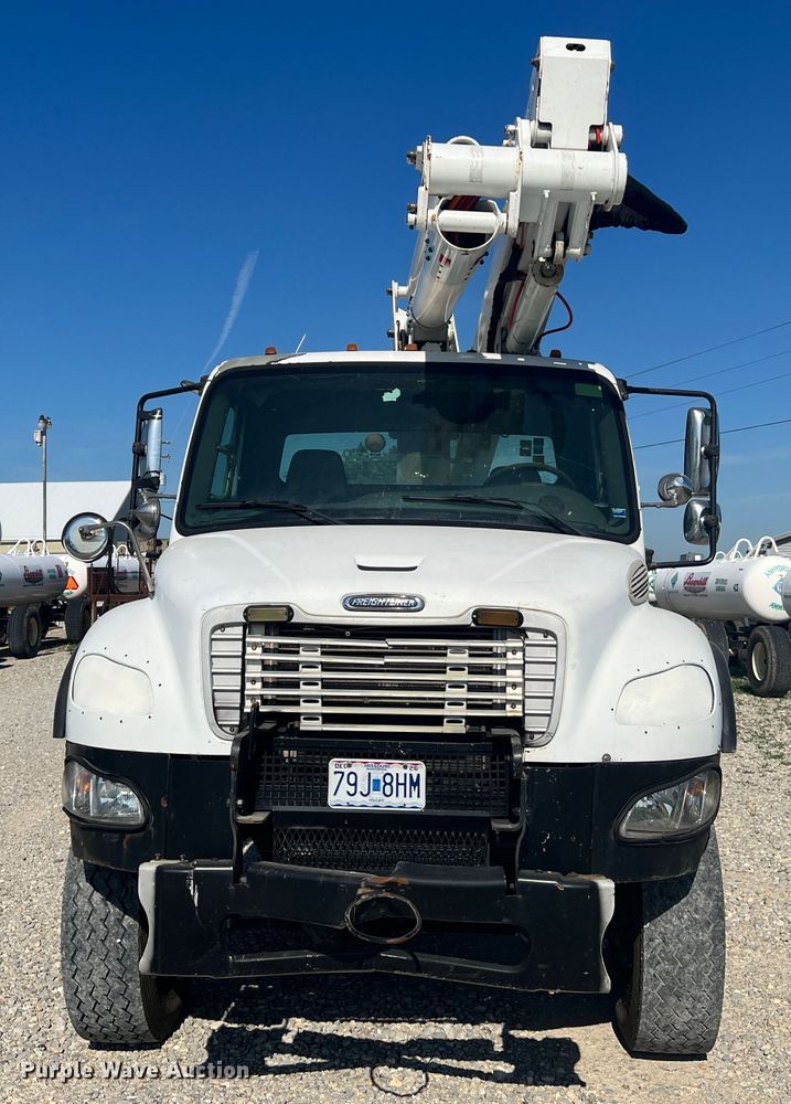 image for item JM9251 2005 Freightliner Business Class M2  bucket truck
