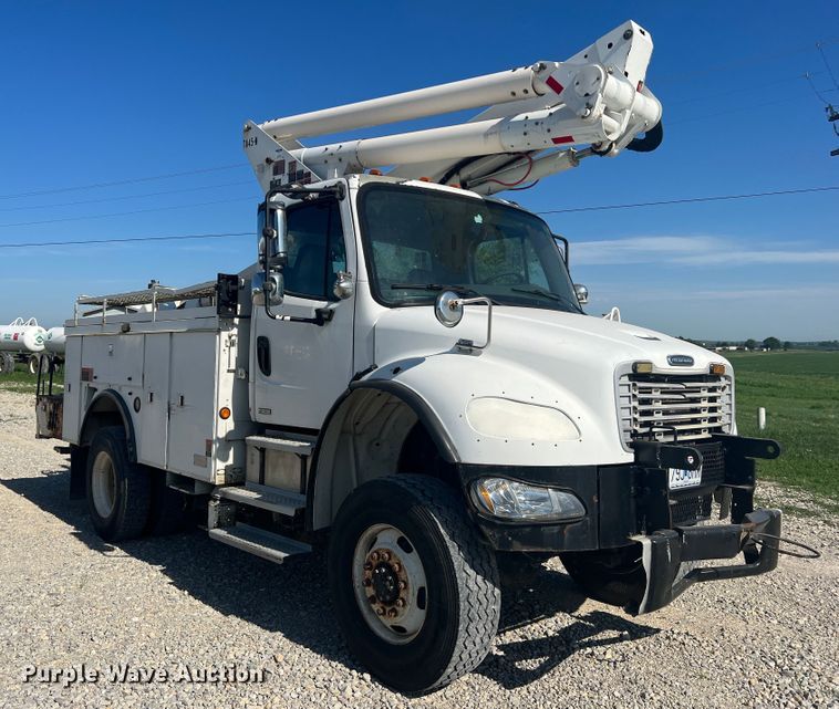 image for item JM9251 2005 Freightliner Business Class M2  bucket truck