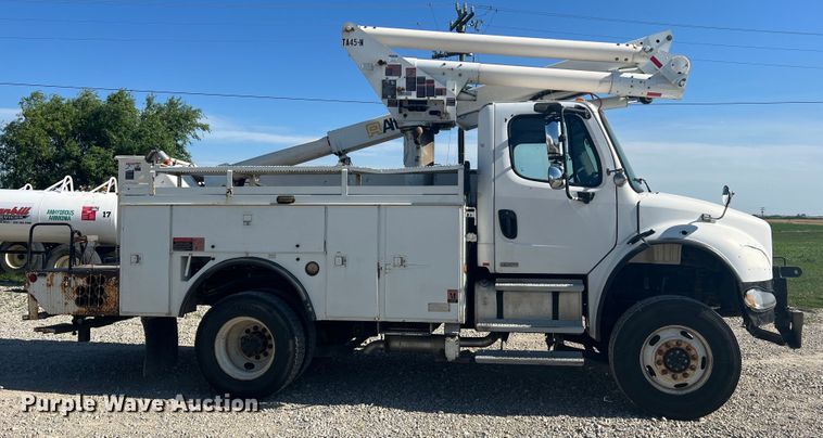 image for item JM9251 2005 Freightliner Business Class M2  bucket truck