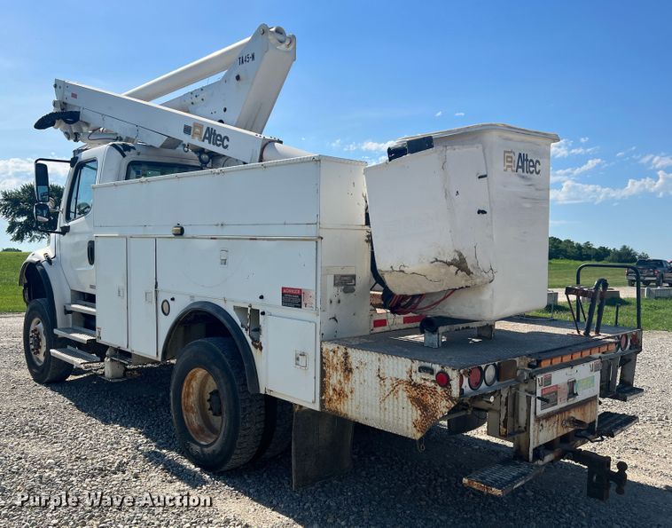 image for item JM9251 2005 Freightliner Business Class M2  bucket truck