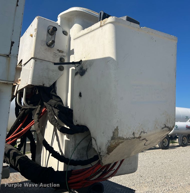 image for item JM9251 2005 Freightliner Business Class M2  bucket truck