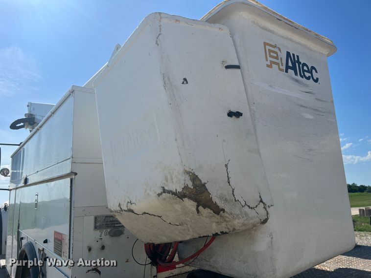 image for item JM9251 2005 Freightliner Business Class M2  bucket truck