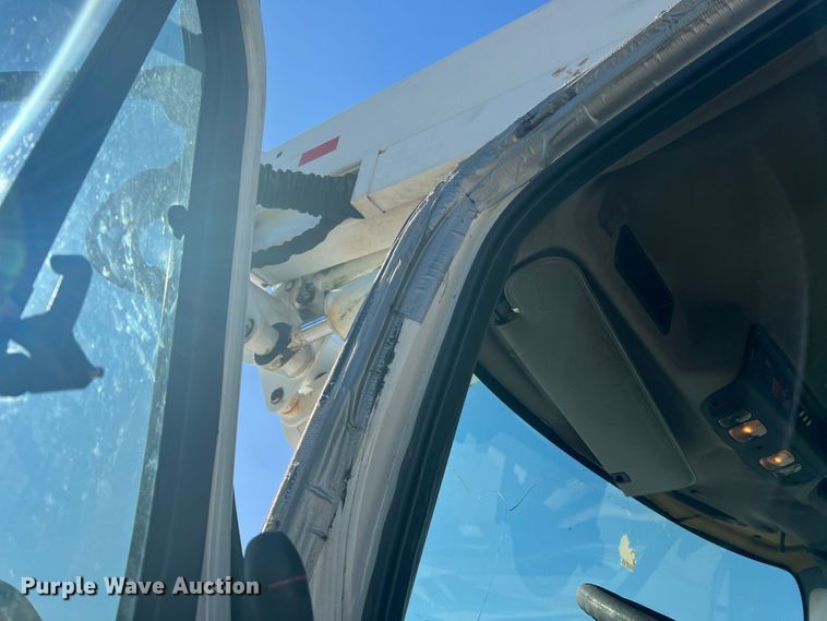 image for item JM9251 2005 Freightliner Business Class M2  bucket truck