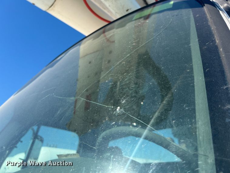 image for item JM9251 2005 Freightliner Business Class M2  bucket truck