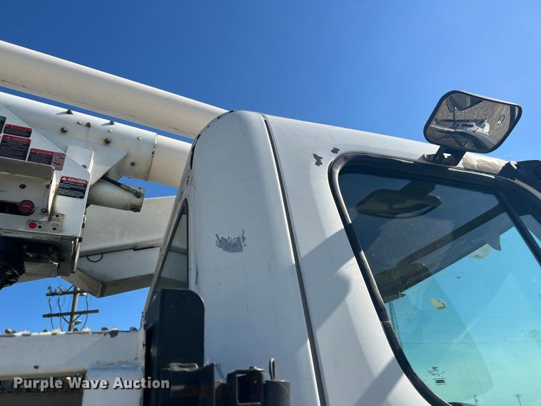 image for item JM9251 2005 Freightliner Business Class M2  bucket truck