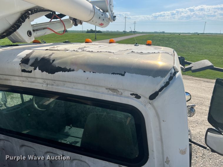 image for item JM9251 2005 Freightliner Business Class M2  bucket truck