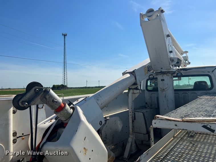 image for item JM9251 2005 Freightliner Business Class M2  bucket truck
