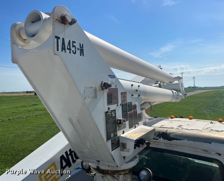 image for item JM9251 2005 Freightliner Business Class M2  bucket truck