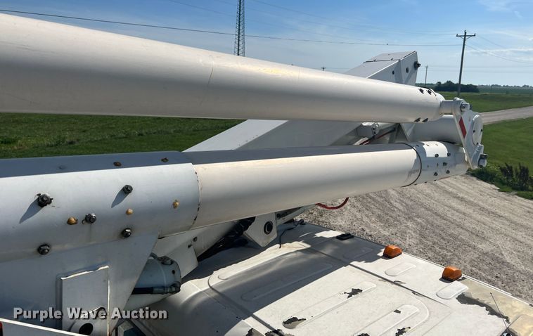 image for item JM9251 2005 Freightliner Business Class M2  bucket truck