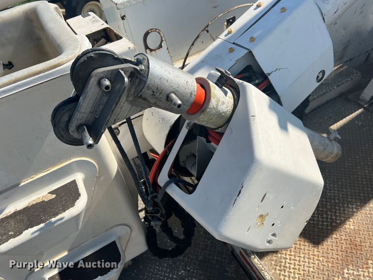 image for item JM9251 2005 Freightliner Business Class M2  bucket truck