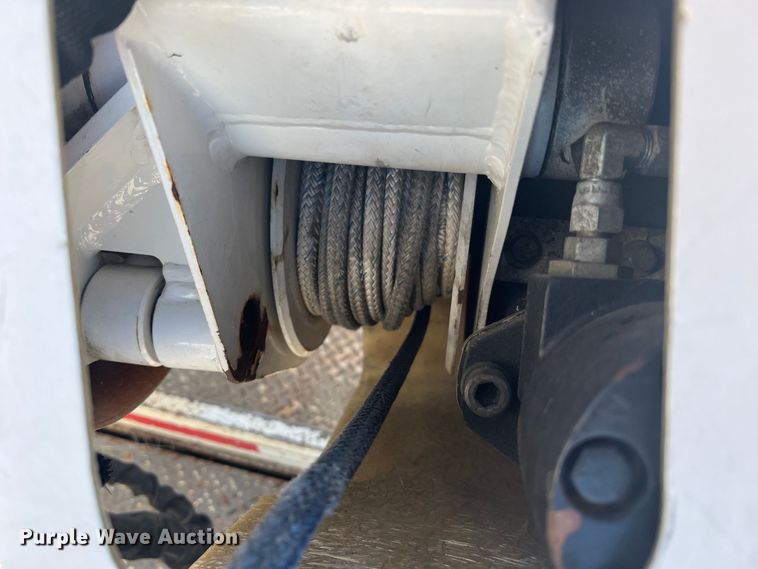 image for item JM9251 2005 Freightliner Business Class M2  bucket truck