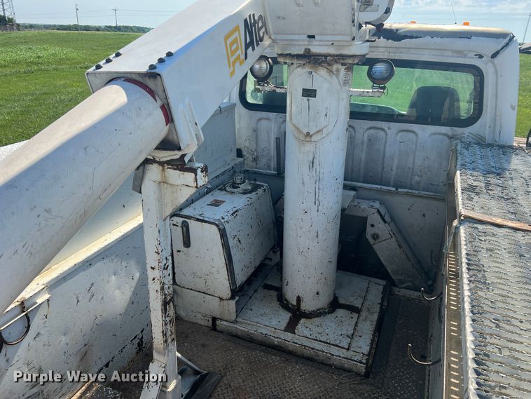 image for item JM9251 2005 Freightliner Business Class M2  bucket truck