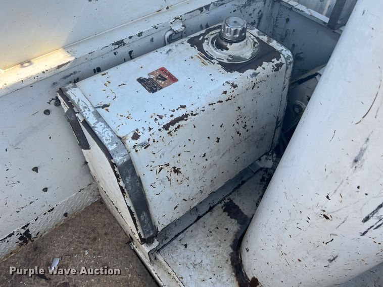 image for item JM9251 2005 Freightliner Business Class M2  bucket truck