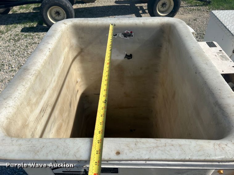 image for item JM9251 2005 Freightliner Business Class M2  bucket truck