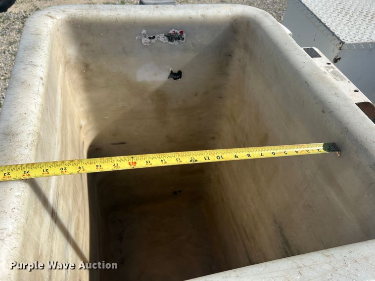 image for item JM9251 2005 Freightliner Business Class M2  bucket truck