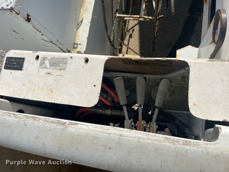 image for item JM9251 2005 Freightliner Business Class M2  bucket truck