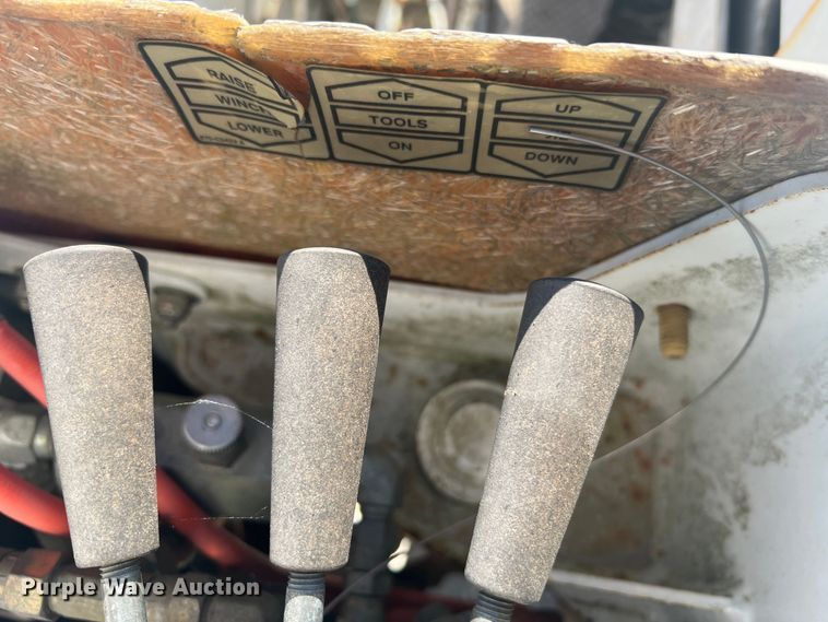 image for item JM9251 2005 Freightliner Business Class M2  bucket truck