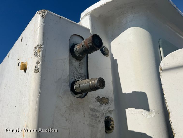 image for item JM9251 2005 Freightliner Business Class M2  bucket truck