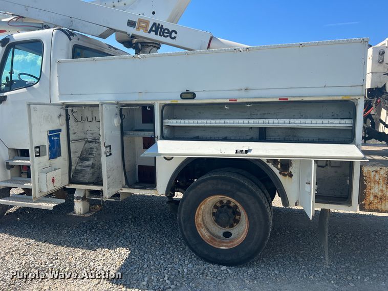 image for item JM9251 2005 Freightliner Business Class M2  bucket truck