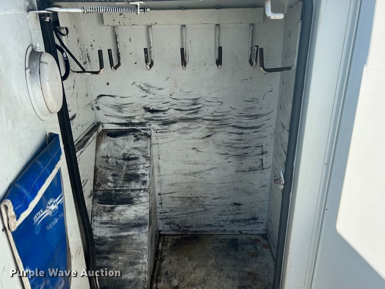 image for item JM9251 2005 Freightliner Business Class M2  bucket truck