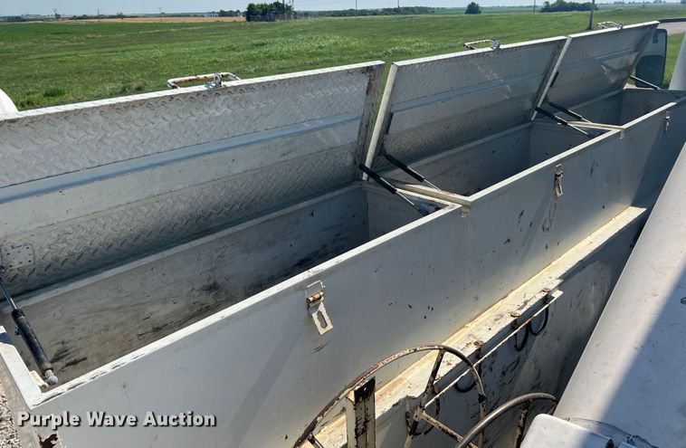 image for item JM9251 2005 Freightliner Business Class M2  bucket truck