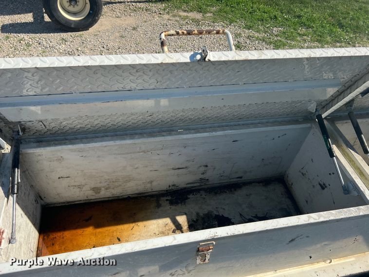 image for item JM9251 2005 Freightliner Business Class M2  bucket truck