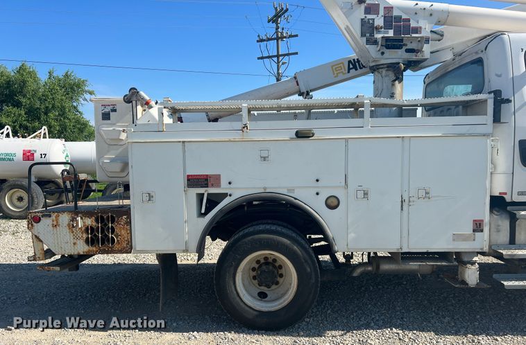 image for item JM9251 2005 Freightliner Business Class M2  bucket truck