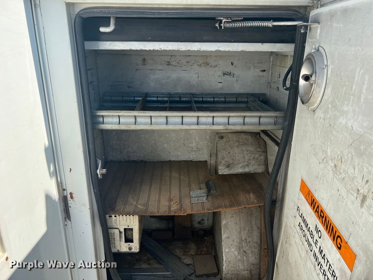 image for item JM9251 2005 Freightliner Business Class M2  bucket truck