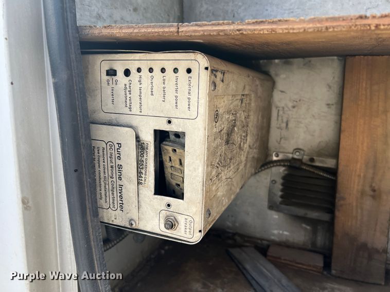 image for item JM9251 2005 Freightliner Business Class M2  bucket truck