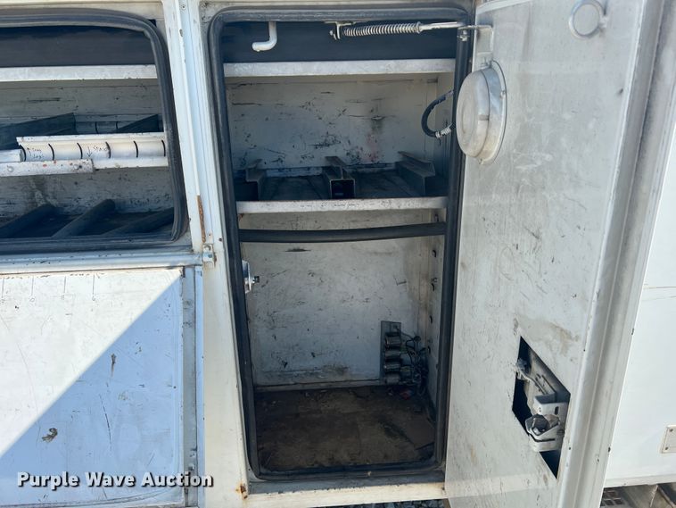 image for item JM9251 2005 Freightliner Business Class M2  bucket truck