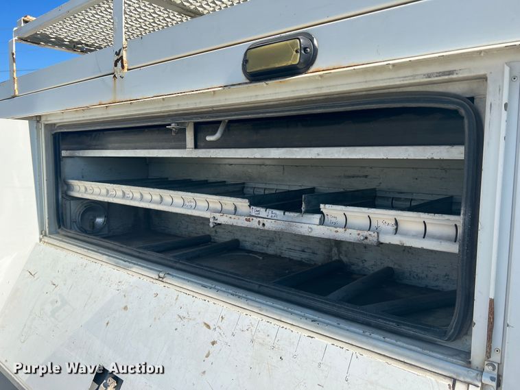 image for item JM9251 2005 Freightliner Business Class M2  bucket truck