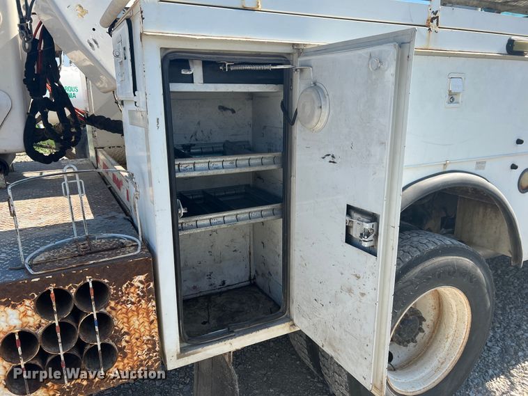 image for item JM9251 2005 Freightliner Business Class M2  bucket truck