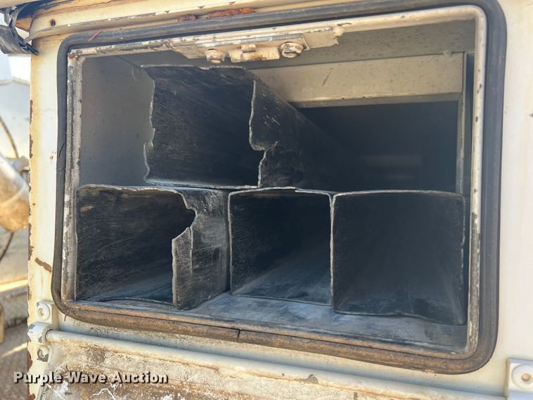 image for item JM9251 2005 Freightliner Business Class M2  bucket truck