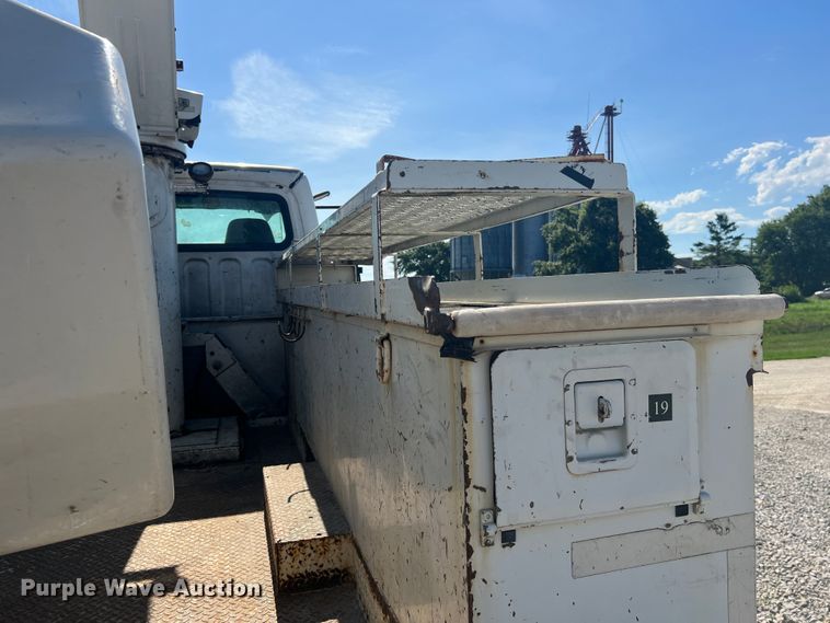 image for item JM9251 2005 Freightliner Business Class M2  bucket truck