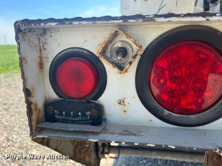 image for item JM9251 2005 Freightliner Business Class M2  bucket truck