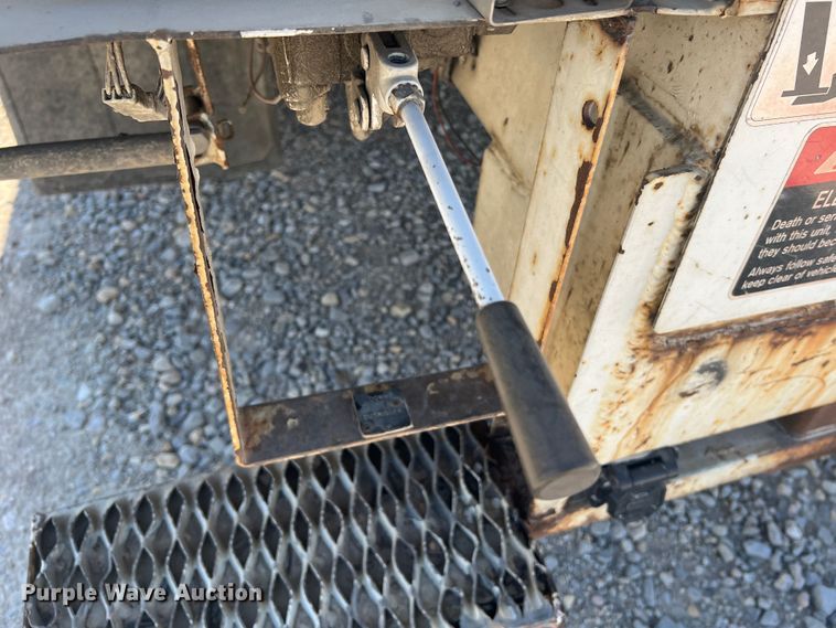 image for item JM9251 2005 Freightliner Business Class M2  bucket truck