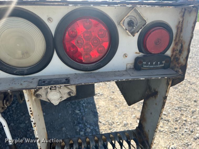 image for item JM9251 2005 Freightliner Business Class M2  bucket truck