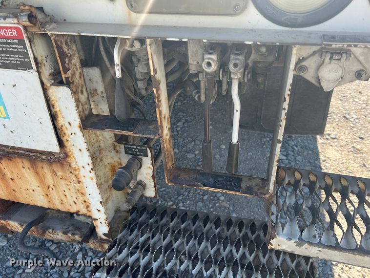 image for item JM9251 2005 Freightliner Business Class M2  bucket truck