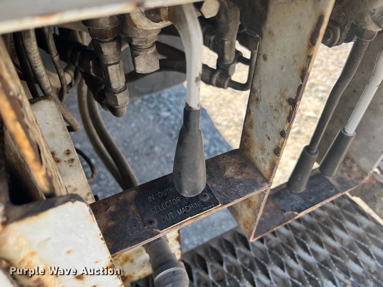 image for item JM9251 2005 Freightliner Business Class M2  bucket truck