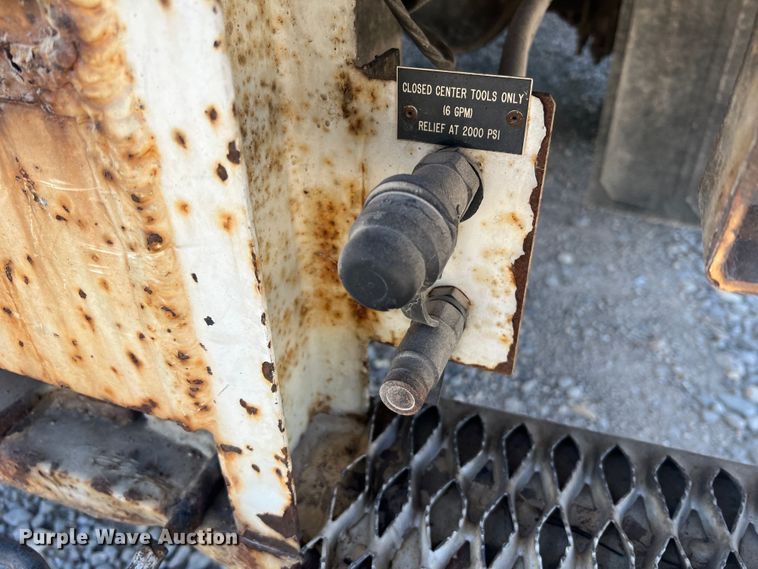 image for item JM9251 2005 Freightliner Business Class M2  bucket truck