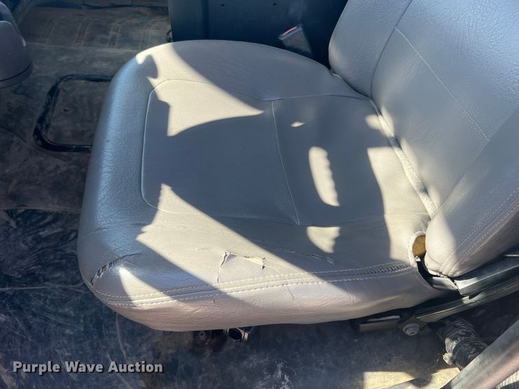 image for item JM9251 2005 Freightliner Business Class M2  bucket truck