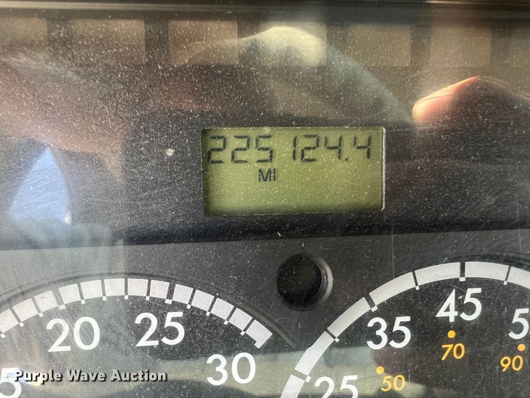 image for item JM9251 2005 Freightliner Business Class M2  bucket truck