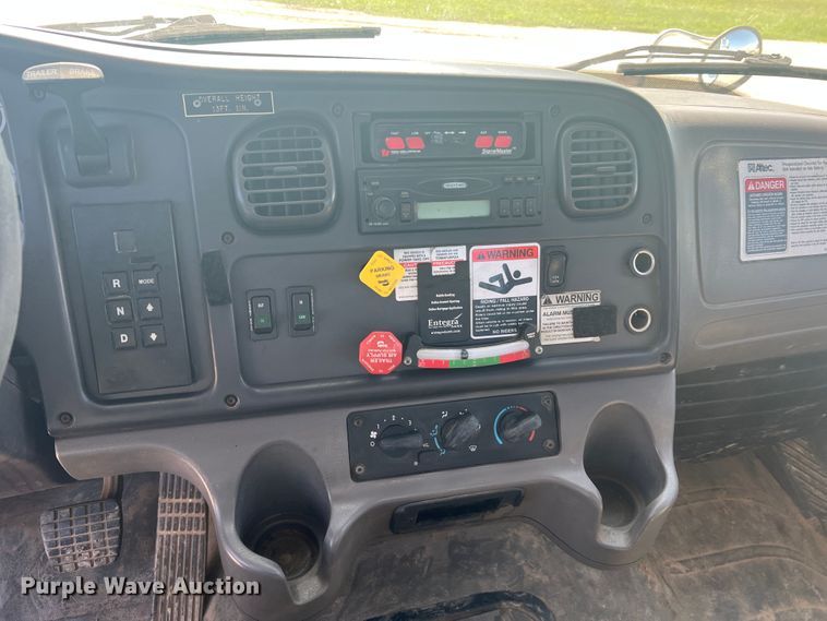 image for item JM9251 2005 Freightliner Business Class M2  bucket truck