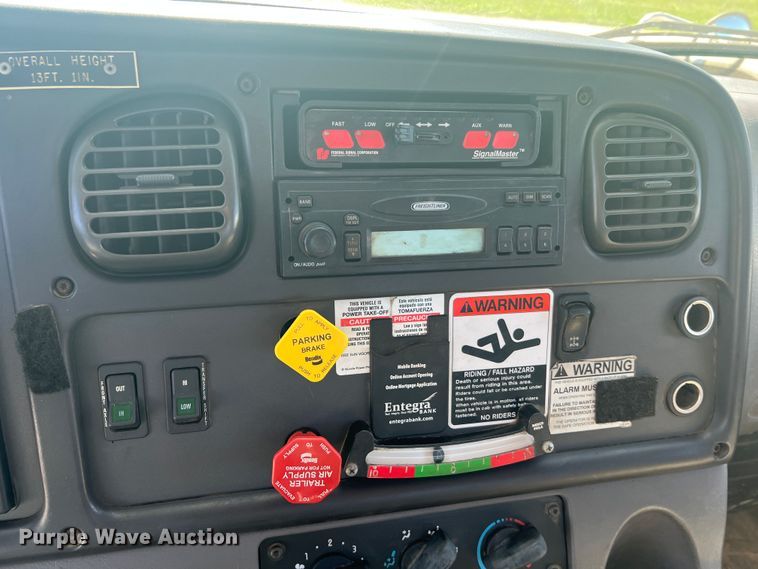 image for item JM9251 2005 Freightliner Business Class M2  bucket truck