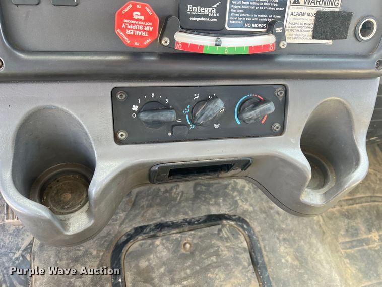 image for item JM9251 2005 Freightliner Business Class M2  bucket truck