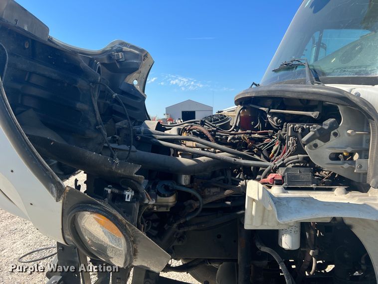 image for item JM9251 2005 Freightliner Business Class M2  bucket truck