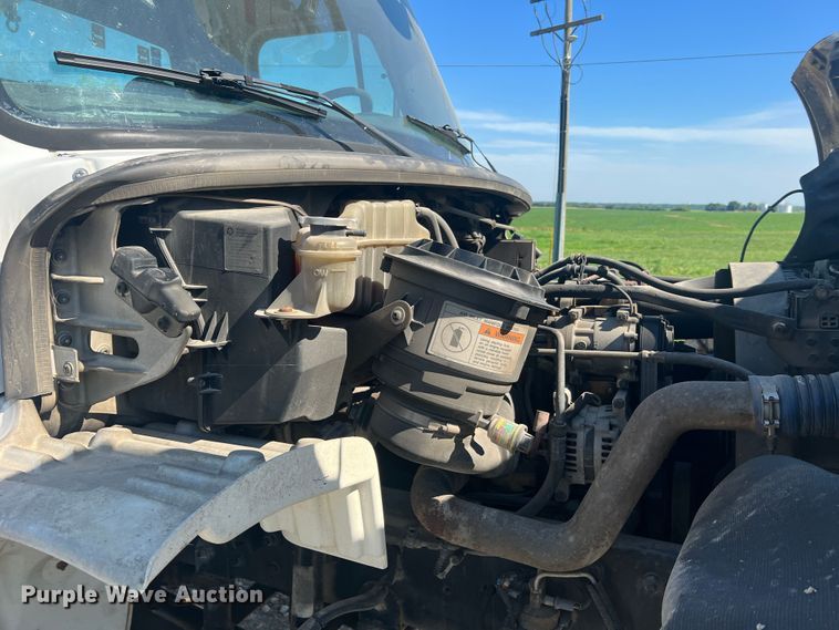 image for item JM9251 2005 Freightliner Business Class M2  bucket truck