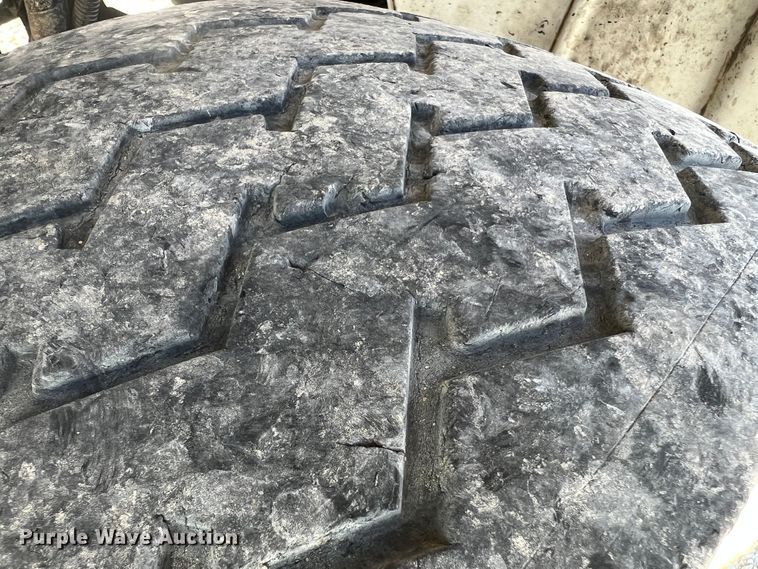 image for item JM9251 2005 Freightliner Business Class M2  bucket truck