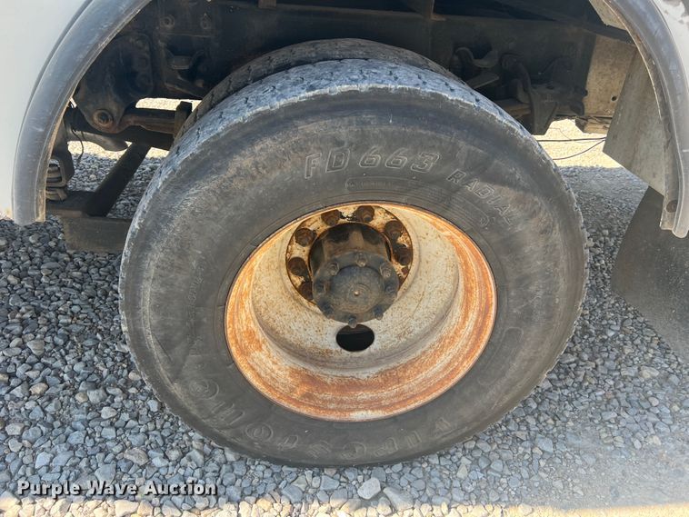 image for item JM9251 2005 Freightliner Business Class M2  bucket truck