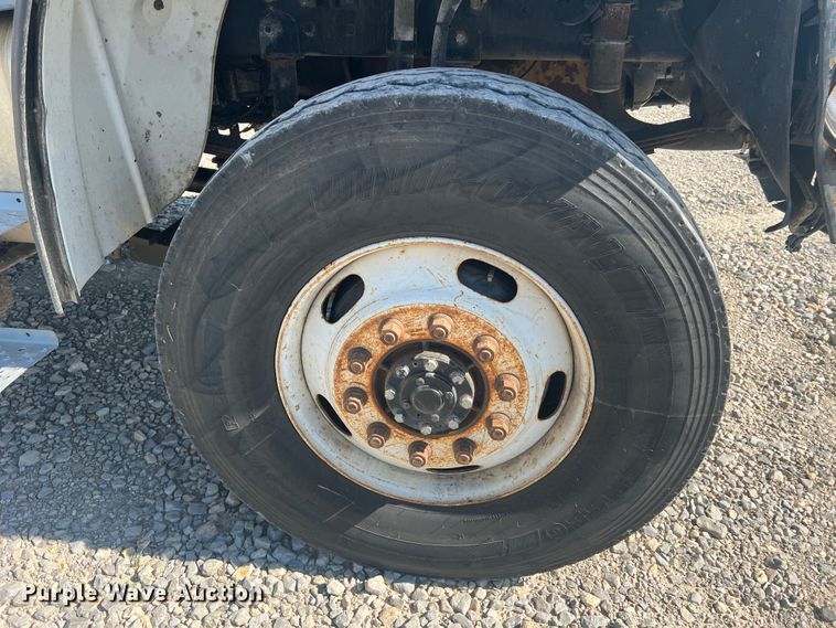 image for item JM9251 2005 Freightliner Business Class M2  bucket truck